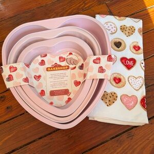 Masterclass Bakeshop Heart 3 Cake Pans and Cupcakes & Cashmere Kitchen Towel NW